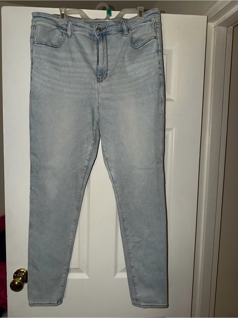 American Eagle Next Level Super High Waisted Jegging Light Wash
